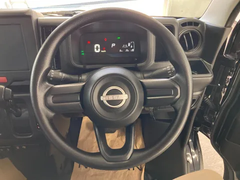 Nissan Clipper Van