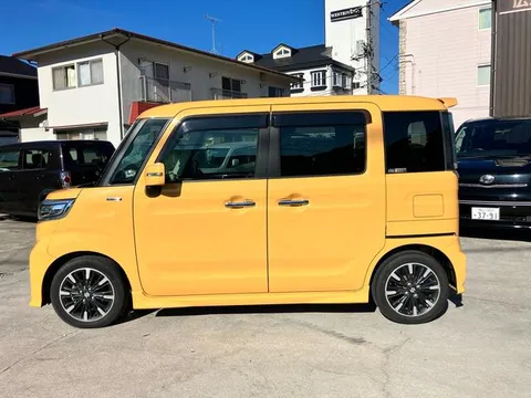 Suzuki Spacia