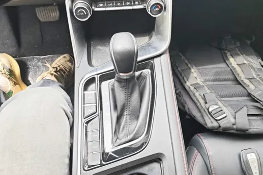 Geely Binray