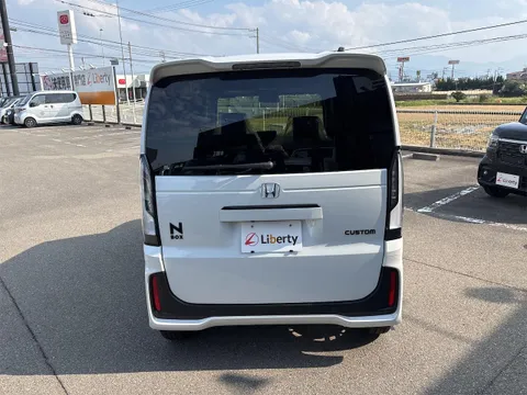 Honda N-BOX Custom