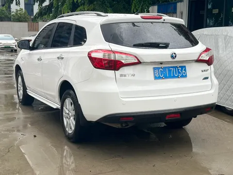 Venucia T70