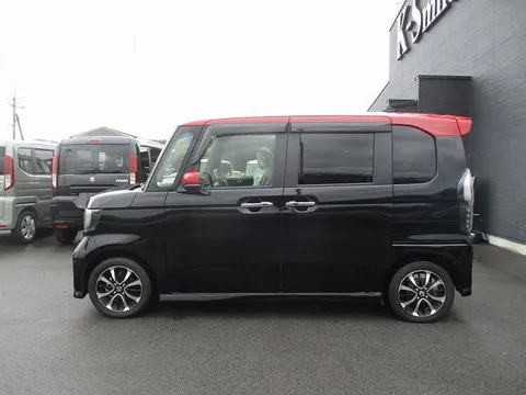 Honda N-BOX Custom