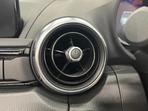 Mazda MX-5 (Roadster)