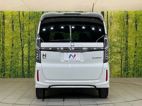 Honda N-BOX Custom