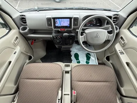 Mitsubishi Minicab Van