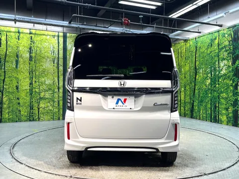 Honda N-BOX Custom