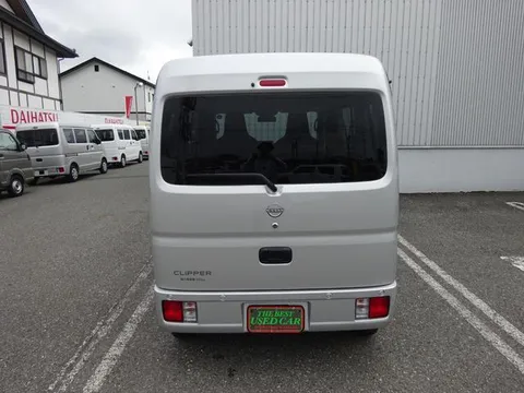 Nissan Clipper Van