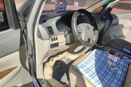 BYD M6
