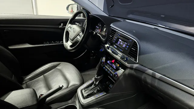 Hyundai Elantra (Avante)