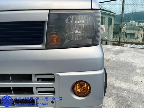 Nissan Clipper Van