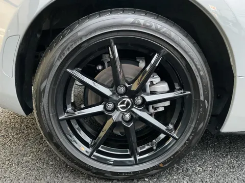 Mazda MX-5 (Roadster)