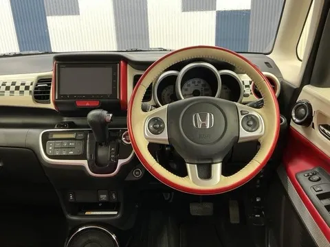Honda N-BOX Slash