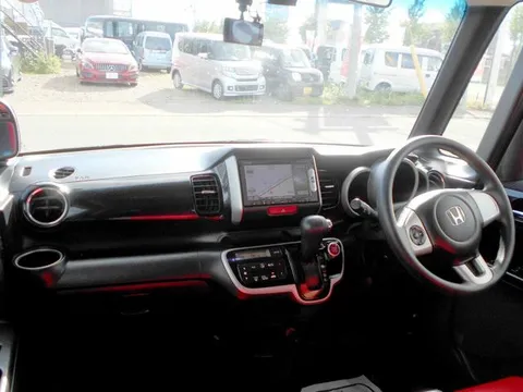 Honda N-BOX Custom