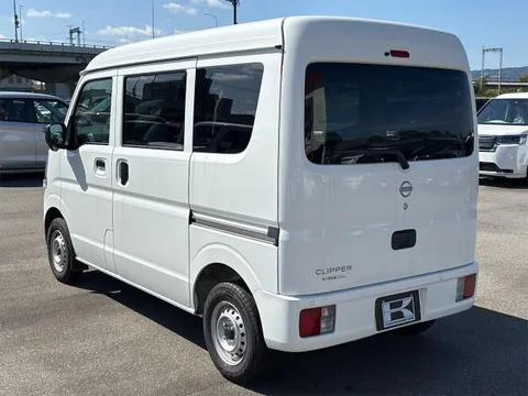 Nissan Clipper Van