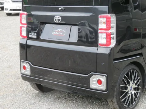 Toyota Pixis Mega