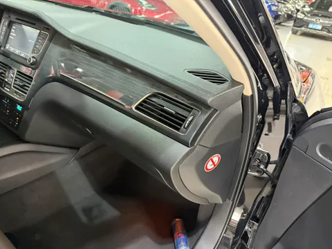 Hongqi H7