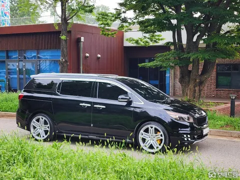 Kia Carnival