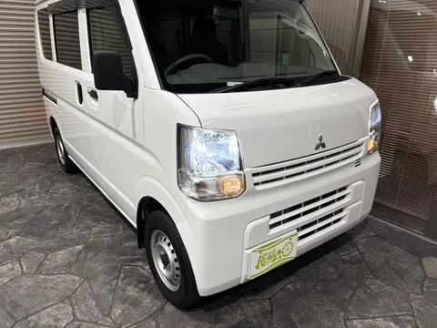 Mitsubishi Minicab Van