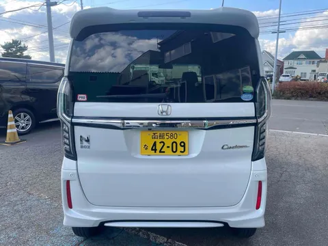 Honda N-BOX Custom