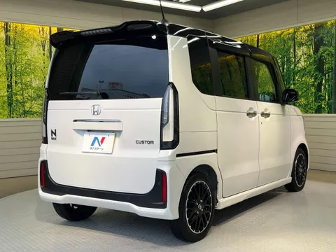 Honda N-BOX Custom