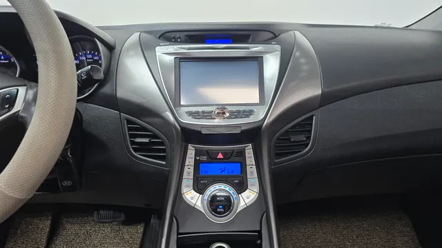 Hyundai Elantra (Avante)