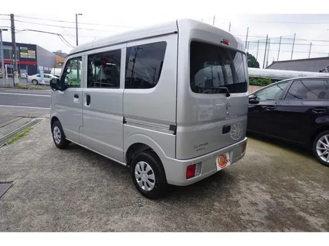Nissan Clipper Van