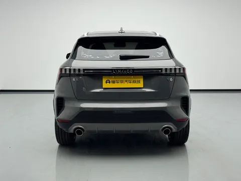Lynk & Co 06