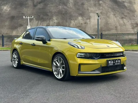 Lynk & Co 03