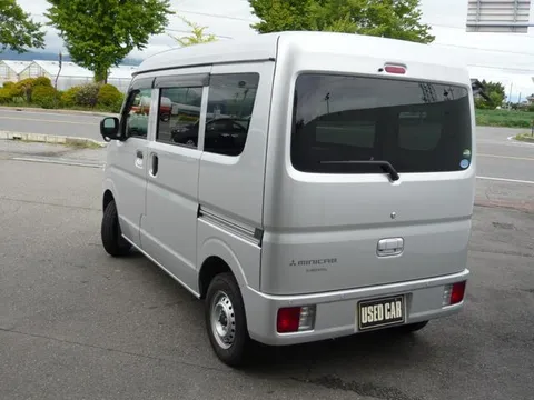 Mitsubishi Minicab Van