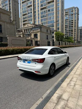 Roewe i5