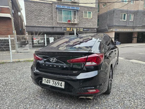 Hyundai Elantra (Avante)