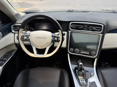 Lynk & Co 01