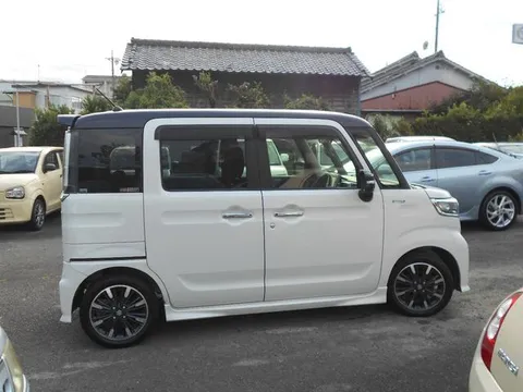 Suzuki Spacia Custom