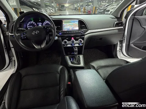 Hyundai Elantra (Avante)