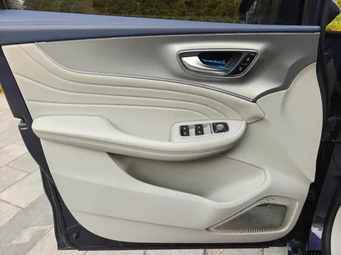 Roewe iMAX8