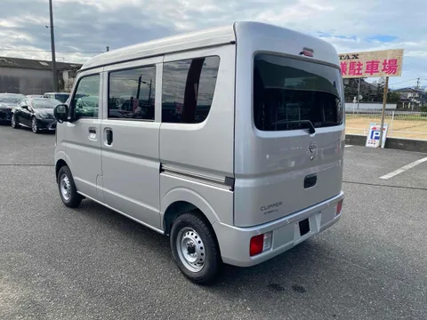 Nissan Clipper Van