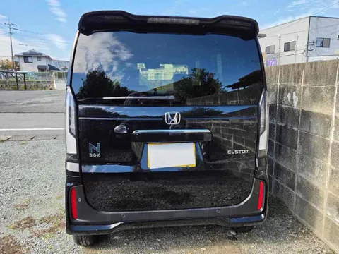 Honda N-BOX Custom
