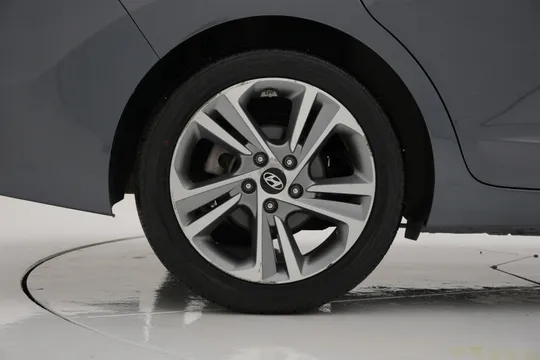 Hyundai Elantra (Avante)