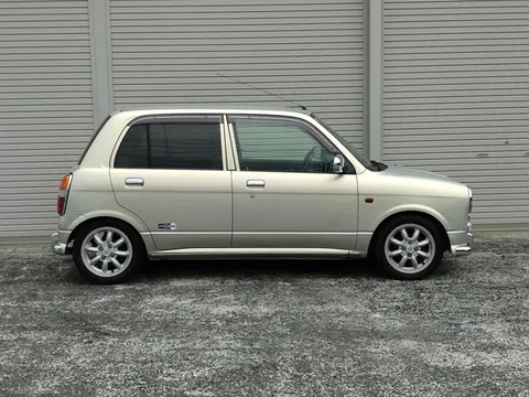 Daihatsu Mira Gino