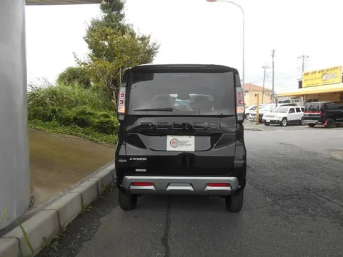 Mitsubishi Delica Mini
