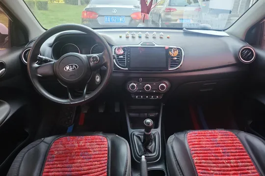 Kia Pegas