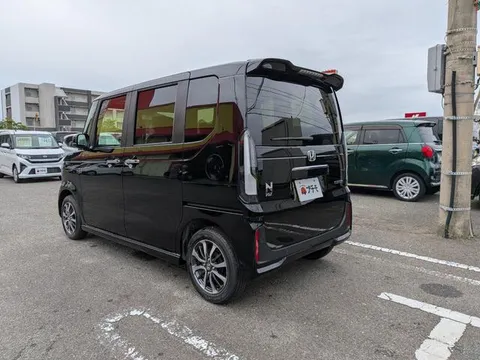 Honda N-BOX Custom