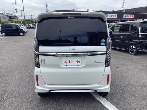 Honda N-BOX Custom