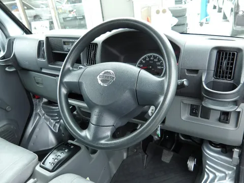 Nissan Clipper Van