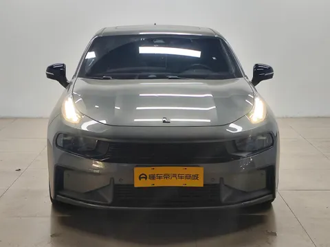 Lynk & Co 03