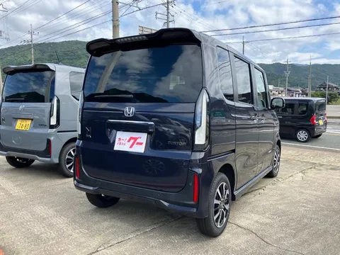 Honda N-BOX Custom