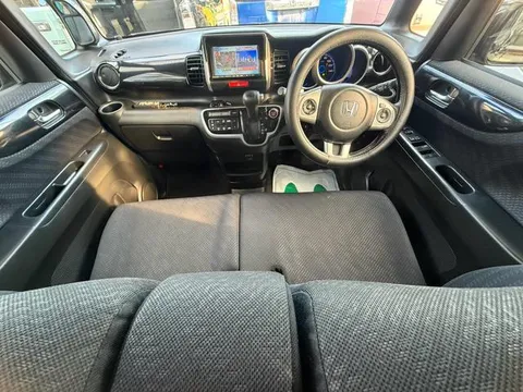 Honda N-BOX Custom