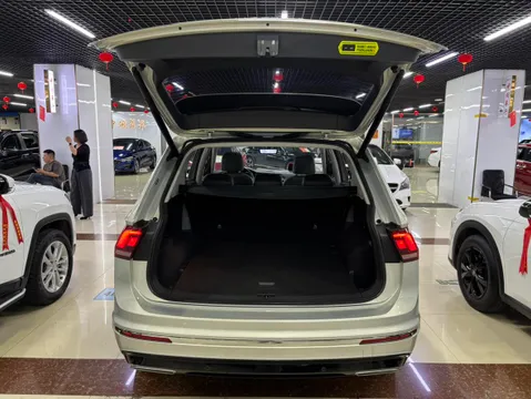 Volkswagen Tiguan L
