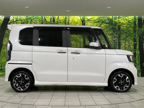 Honda N-BOX Custom