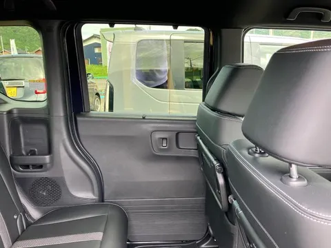Honda N-BOX Custom